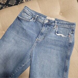 Free People Straight Leg Raw Hem Light Wash Womens Jean Size 29
